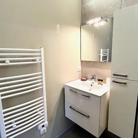 Heze Yourhosthelper *